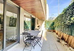 Large apartment in the center of Paris with two terraces