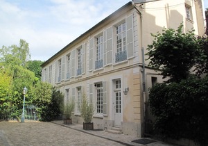 Large comfortable apartment, near the Palace of Versailles