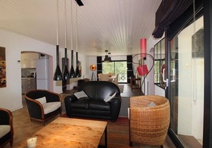 Lovely 4 bedroom holiday home with garden near the sea.