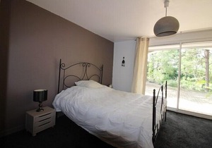 Lovely 4 bedroom holiday home with garden near the sea.