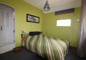 Lovely 4 bedroom holiday home with garden near the sea.