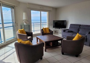 Magnifique Appartement Face Mer avec 2 Balcons, Terrasse et Ascenseur - FR-1-672-4