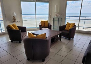 Magnifique Appartement Face Mer avec 2 Balcons, Terrasse et Ascenseur - FR-1-672-4