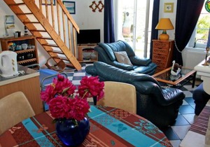 Maison de Charme avec Wifi, Terrasse, Lits Faits et Jeux Enfants près de la Côte d'Opale - FR-1-376-96