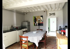 Maison l'Amérique welcome you to one of their rooms. Dogs are also welcomed