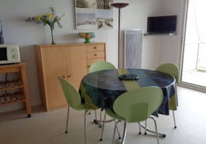 Seafront Apartment with Balcony, Parking & Elevator in Merlimont
