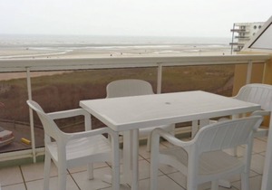 Seafront Apartment with Balcony, Parking & Elevator in Merlimont