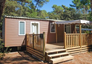 Simple mobile home near the beach on the island of Oléron