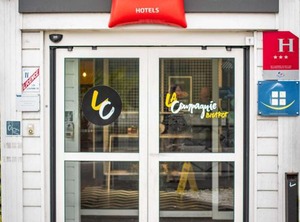 Ibis Nogent Sur Marne | Le Port sous la Lune