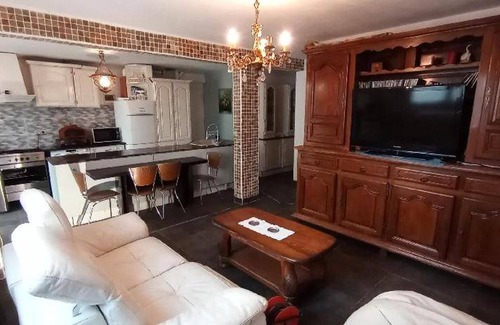 Villeparisis House | 100 m² House ∙ 4 bedrooms ∙ 10 guests