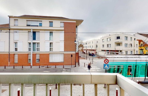 Gennevilliers Resort | 100 m² Private room ∙ 1 bedroom ∙ 2 guests
