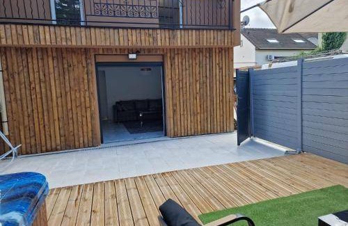Pierrefitte-sur-Seine Apartment | 110 m² Apartment ∙ 3 bedrooms ∙ 8 guests