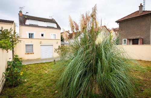 Villeneuve-Saint-Georges Apartment | 120 m² Serviced apartment ∙ 5 bedrooms ∙ 9 guests