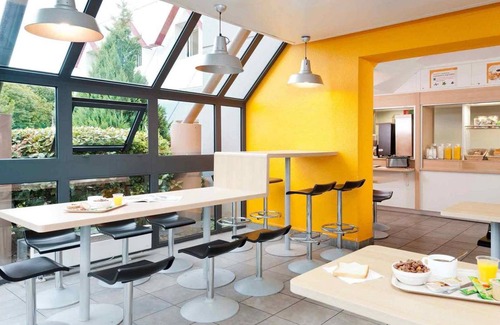 Roissy-en-France Hotel | 12 m² Hotel ∙ 127 guests