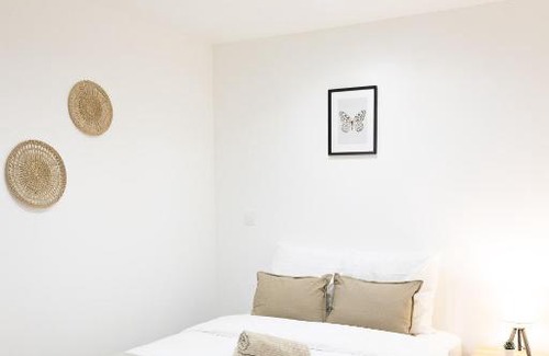 Cambrai Apartment | 1225Location