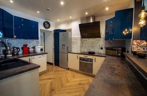 Poincare - Foch - Anatole France - Croix de Bourgogne Apartment | 125 m² Apartment ∙ 1 bedroom ∙ 8 guests
