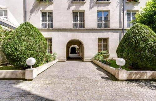 Quartier Sainte-Avoye Apartment | 131 m² Apartment ∙ 3 bedrooms ∙ 10 guests