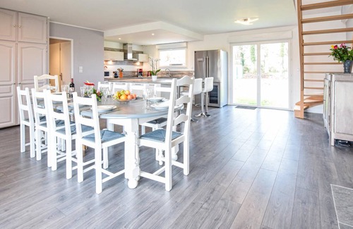 Saint-Martin-aux-Buneaux House | 156 m² House ∙ 5 bedrooms ∙ 10 guests