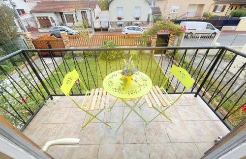 Tremblay-en-France Bed & Breakfast | 150 m² Bed and breakfast ∙ 3 bedrooms ∙ 8 guests