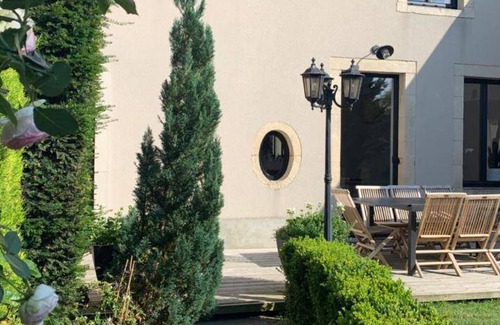 Les Mesneux House | 150 m² House ∙ 4 bedrooms ∙ 9 guests