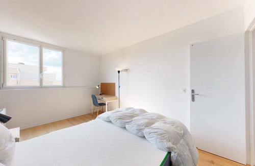 Montigny-le-Bretonneux Resort | 155 m² Private room ∙ 1 bedroom ∙ 2 guests