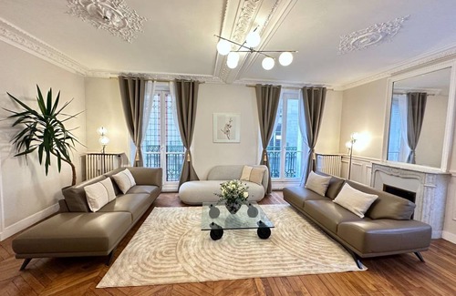 Saint-Merri Apartment | 160 m² Apartment ∙ 4 bedrooms ∙ 8 guests