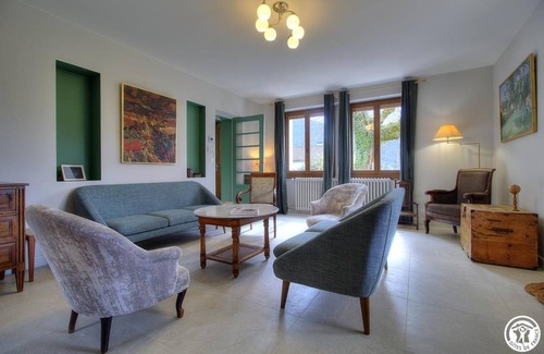 Corveissiat House | 170 m² Gîte ∙ 6 bedrooms ∙ 14 guests