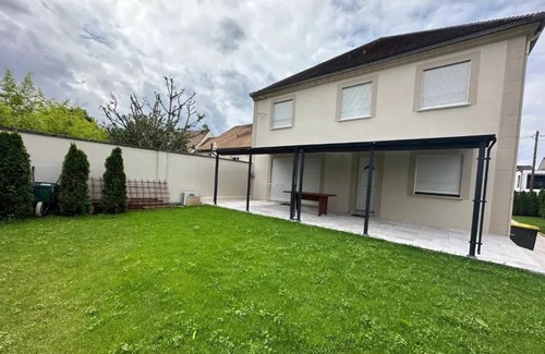 Pontault-Combault House | 170 m² House ∙ 4 bedrooms ∙ 8 guests