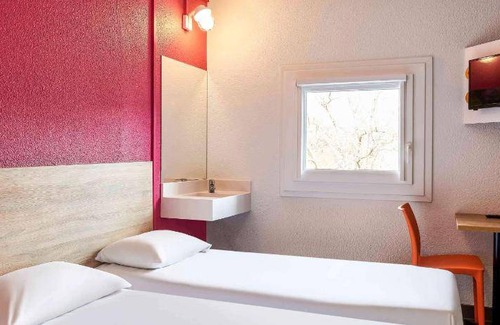 Courcouronnes Hotel | 18 m² Hotel ∙ 6 guests