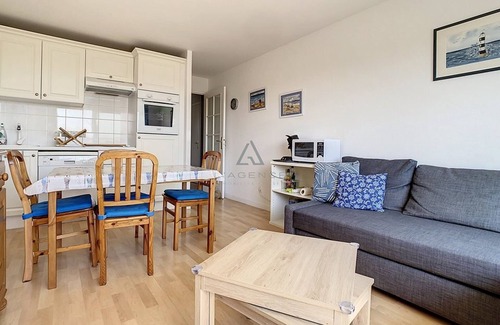 Stella-Plage Apartment | 2-bedroom apartment near sea and center, includes parking