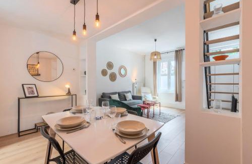 Fives House | 2 BR house w/terrace, near train stations & metro