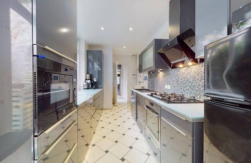 Wazemmes Resort | 200 m² Private room ∙ 1 bedroom ∙ 1 guest