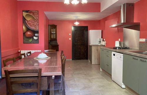 Saint-Pierre-de-Trivisy House | 205 m² Gîte ∙ 6 bedrooms ∙ 14 guests