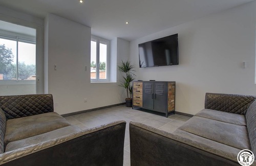 Trevoux House | 215 m² Gîte ∙ 7 bedrooms ∙ 15 guests