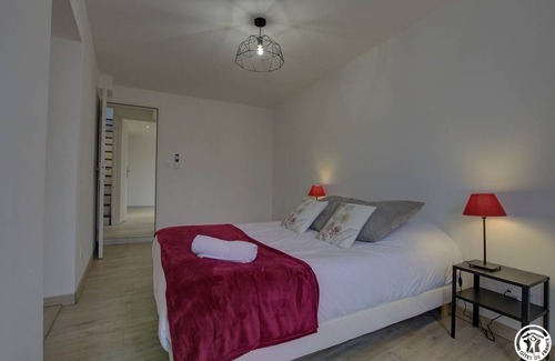 Trevoux House | 215 m² Gîte ∙ 7 bedrooms ∙ 15 guests