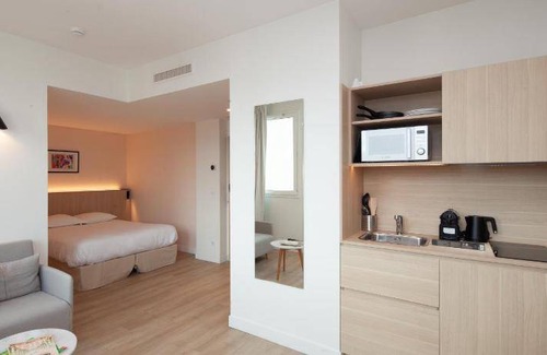 Issy-les-Moulineaux Hotel | 26 m² Hotel ∙ 2 guests