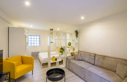 Saint-Quentin Apartment | 30 m² Apartment ∙ 4 guests