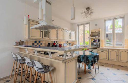 Douai Bed & Breakfast | 300 m² Bed and breakfast ∙ 8 bedrooms ∙ 15 guests