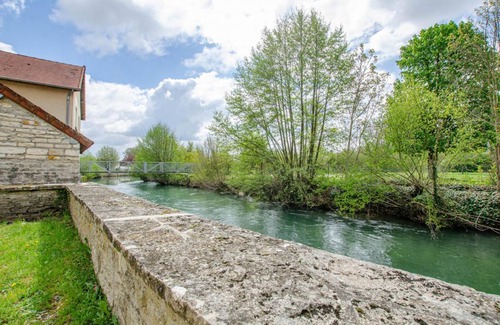 Neuville-sur-Seine House | 300 m² Gîte ∙ 6 bedrooms ∙ 15 guests
