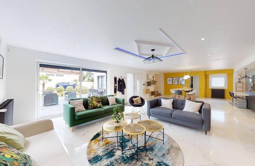 Le Petit-Quevilly Resort | 300 m² Private room ∙ 1 bedroom ∙ 1 guest