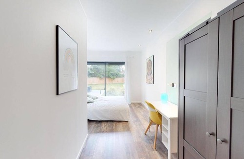 Le Petit-Quevilly Resort | 300 m² Private room ∙ 1 bedroom ∙ 1 guest