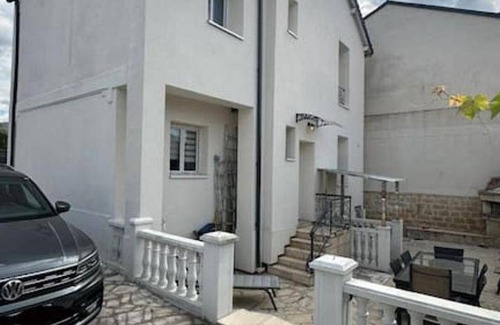 Colombes Villa | 300 m² Villa ∙ 3 bedrooms ∙ 7 guests