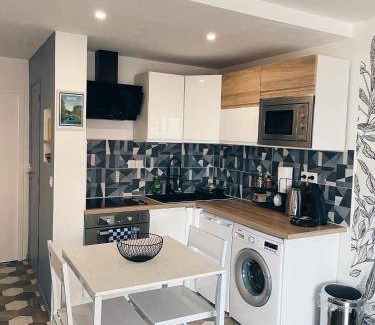 Saint-Jacques - Saint-Roch Apartment | 35 m² Apartment ∙ 1 bedroom ∙ 3 guests
