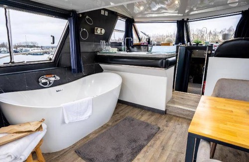 Sandrancourt Boat Rental | 35 m² Houseboat ∙ 2 guests