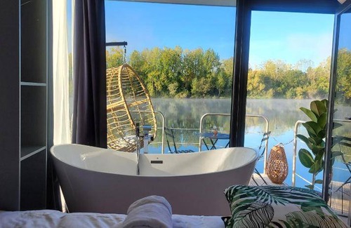 Sandrancourt Boat Rental | 35 m² Houseboat ∙ 2 guests