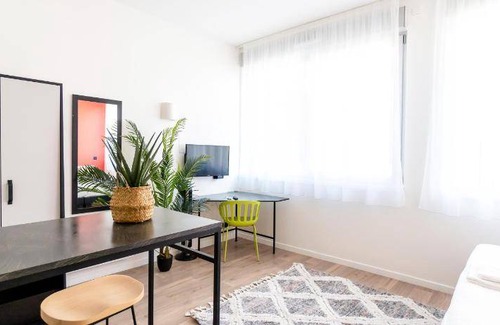 Palaiseau Apartment | 37 m² Serviced apartment ∙ 10 guests