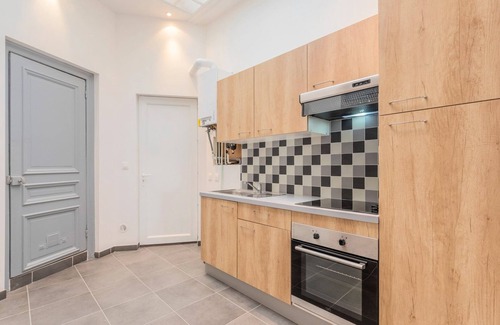 Tourcoing House | 4-bedroom house centre, near the metro + car park