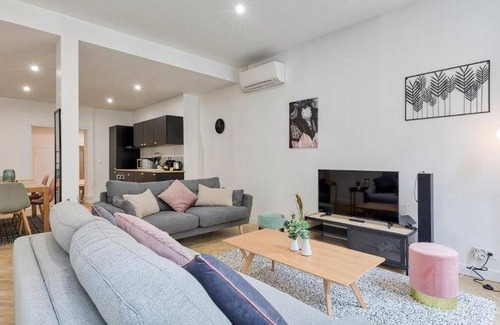 17th Arrondissement Apartment | 45 m² Apartment ∙ 3 bedrooms ∙ 8 guests