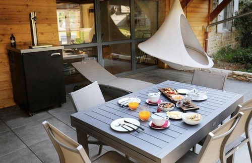 Salins-les-Bains Bed & Breakfast | 46 m² Bed and breakfast ∙ 2 bedrooms ∙ 4 guests