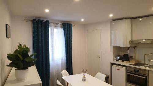 Saint-Ouen-l'Aumone Apartment | 50 m² Apartment ∙ 2 bedrooms ∙ 4 guests